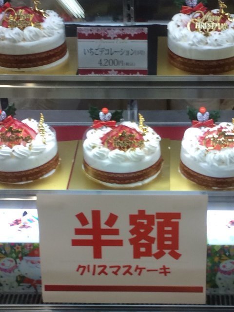 クリスマスケーキ　廃棄.jpg